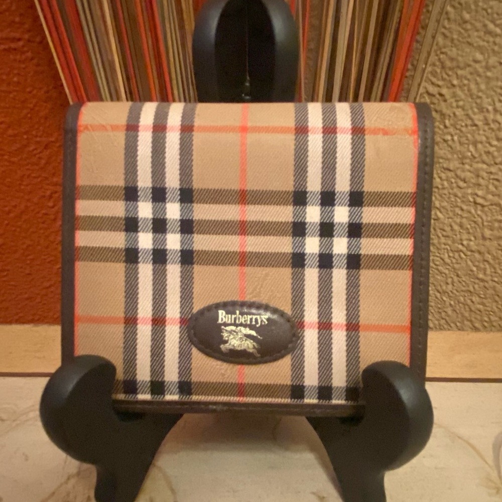 Burberrys-VINTAGE-Nova Check Beige and Black Bifold Wallet -Excellent Condition